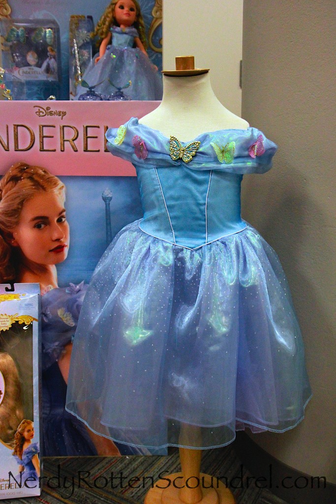 TOY FAIR 2015: Disney's FROZEN and CINDERELLA Enchant The JAKKS Pacific ...